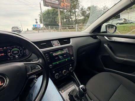 2019 Skoda Octavia III (A7) Рестайлинг, белый, 2250000 рублей, вид 5