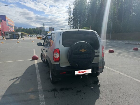 2014 Chevrolet Niva I Рестайлинг, серебристый, 650000 рублей - вид 6