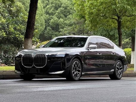 BMW 7 серии VII (G70)