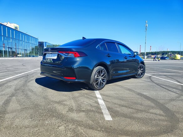 2022 Toyota Corolla XII (E210), чёрный, 2445000 рублей - вид 9