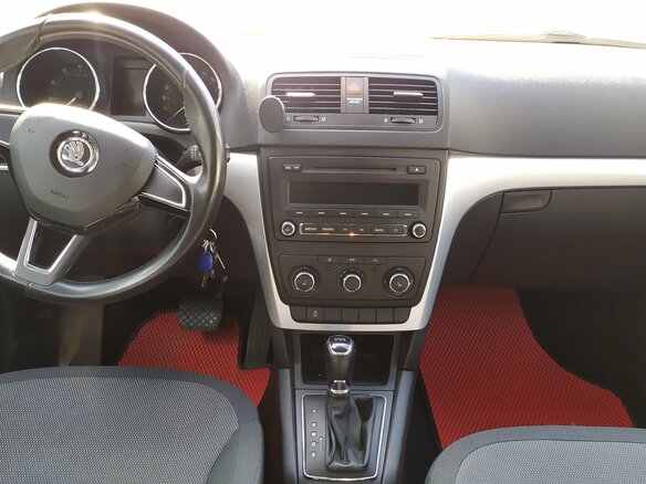 2014 Skoda Yeti I Рестайлинг, коричневый, 950000 рублей - вид 5