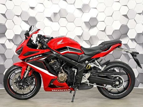 2021 Honda CBR 650R, красный, 879000 рублей, вид 4