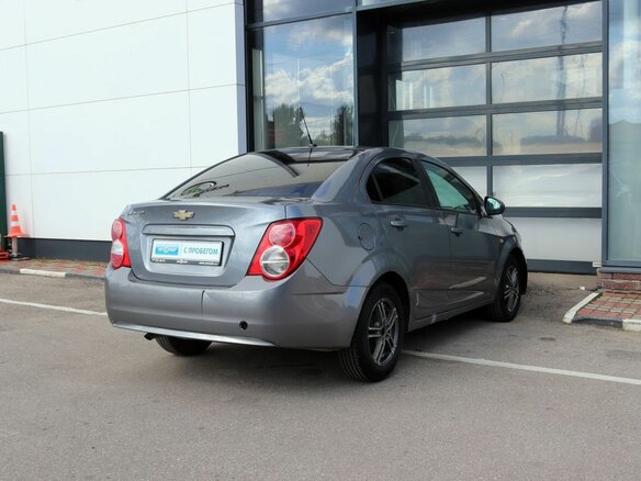 2013 Chevrolet Aveo II, серый, 279000 рублей - вид 4