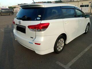 2011 Toyota Wish II, белый, 1260000 рублей, вид 4
