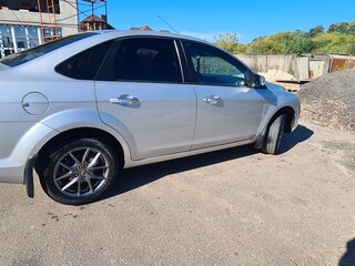 2008 Ford Focus II Рестайлинг, серебристый, 600000 рублей, вид 2