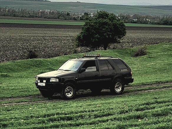 1993 Opel Frontera A, чёрный, 200000 рублей