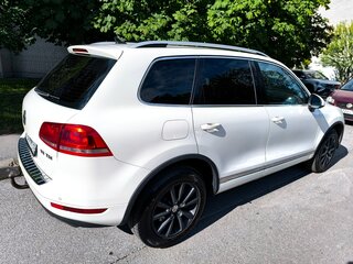 2011 Volkswagen Touareg II, белый, 2000000 рублей, вид 2