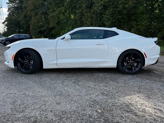 2022 Chevrolet Camaro 10-speed VI Рестайлинг, белый, 2800000 рублей, вид 3