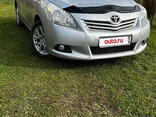 2010 Toyota Verso I, серебристый, 1400000 рублей, вид 2