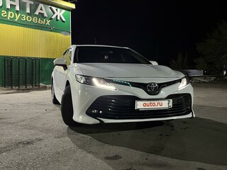 2019 Toyota Camry VIII (XV70), белый, 2850000 рублей, вид 3