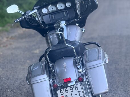 2014 Harley-Davidson Street Glide, серебристый, 1000000 рублей, вид 4