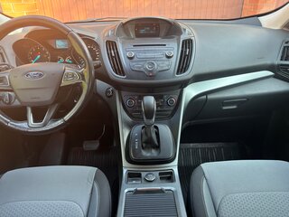 2017 Ford Kuga II Рестайлинг, белый, 1750000 рублей, вид 5