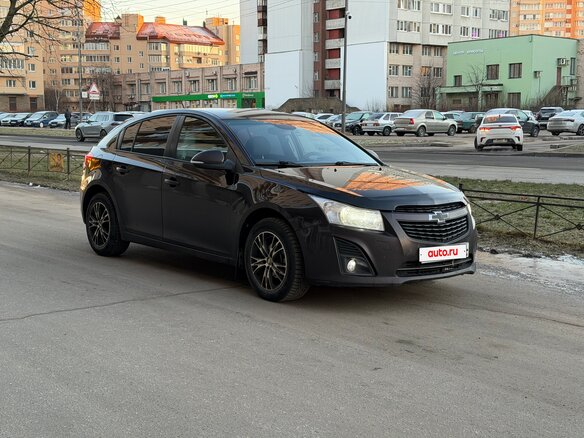 2015 Chevrolet Cruze I Рестайлинг, коричневый, 629000 рублей - вид 3