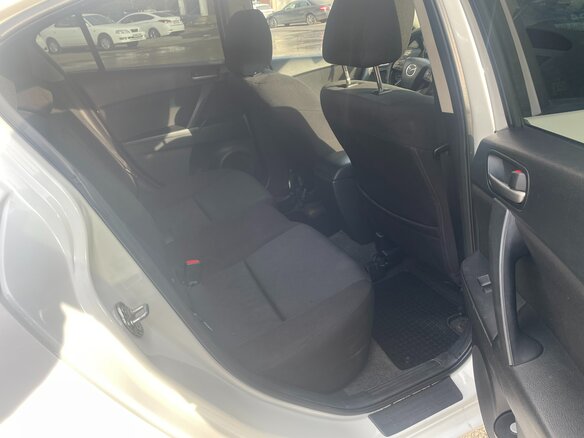 2011 Mazda 3 II (BL) Рестайлинг, белый, 700000 рублей - вид 9