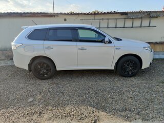 2013 Mitsubishi Outlander PHEV III, белый, 1600000 рублей, вид 4