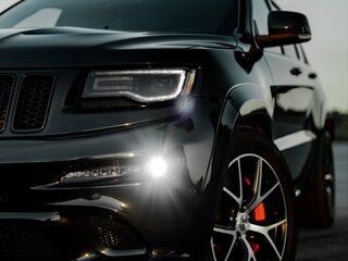 2013 Jeep Grand Cherokee SRT IV (WK2) Рестайлинг, чёрный, 3500000 рублей, вид 2