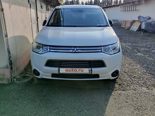 2013 Mitsubishi Outlander PHEV III, белый, 1600000 рублей, вид 1