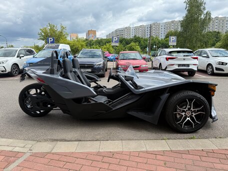 2023 Polaris Slingshot, серый, 3812226 рублей, вид 4