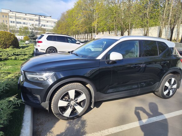 2021 Volvo XC40 I, чёрный, 3500000 рублей - вид 2