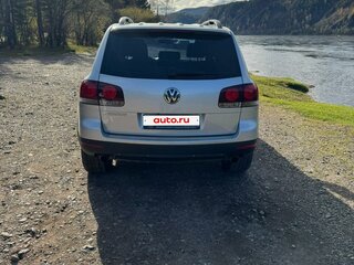 2007 Volkswagen Touareg I Рестайлинг, серебристый, 1200000 рублей, вид 4