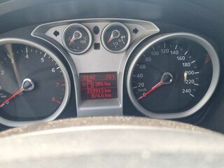 2010 Ford Focus II Рестайлинг, серебристый, 850000 рублей, вид 4