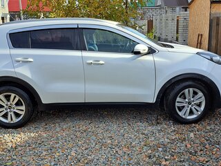 2018 Kia Sportage IV Рестайлинг, белый, 1749000 рублей, вид 4