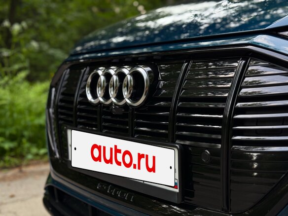2020 Audi e-tron 55 I, синий, 5800000 рублей - вид 6