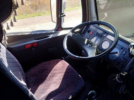 1991 Mercedes-Benz SK, красный, 3500000 рублей, вид 3