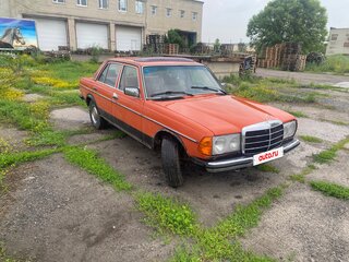 1980 Mercedes-Benz W123 230, красный, 320000 рублей, вид 2