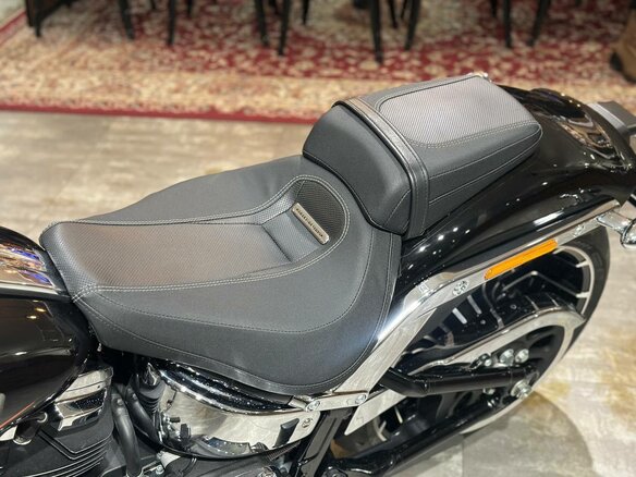 2023 Harley-Davidson Breakout, чёрный, 3250000 рублей - вид 2