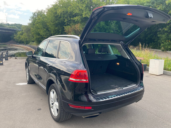 2010 Volkswagen Touareg II, чёрный, 2450000 рублей - вид 6