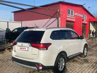 2016 Mitsubishi Outlander III Рестайлинг 2, белый, 1990000 рублей, вид 4