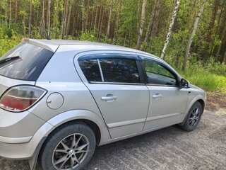 2011 Opel Astra H Рестайлинг, серебристый, 550000 рублей, вид 3
