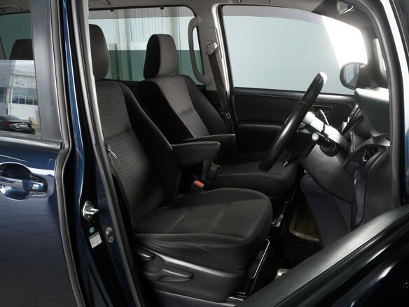 2015 Toyota Voxy III (R80), зелёный - вид 9