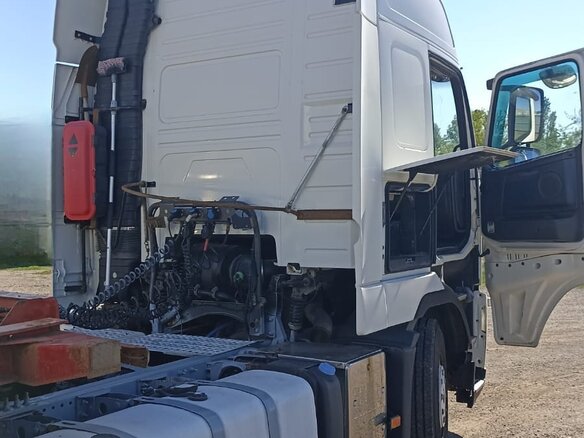 2012 Volvo FH, белый, 4500000 рублей - вид 3