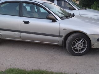 2001 Mitsubishi Carisma I Рестайлинг, серебристый, 310000 рублей, вид 2