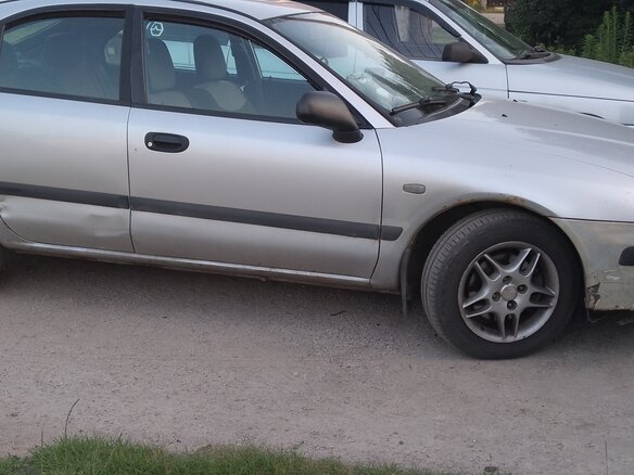 2001 Mitsubishi Carisma I Рестайлинг, серебристый, 310000 рублей - вид 1