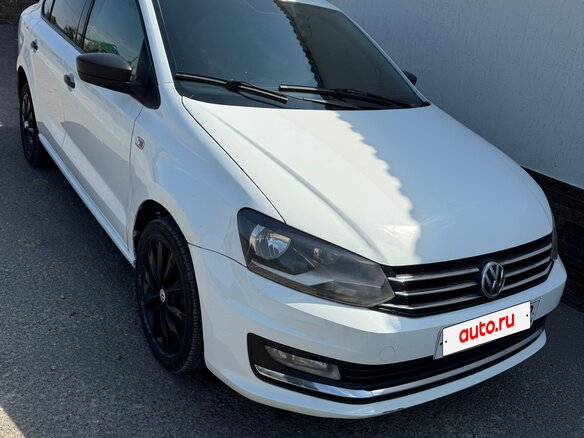 2018 Volkswagen Polo V Рестайлинг, белый, 650000 рублей