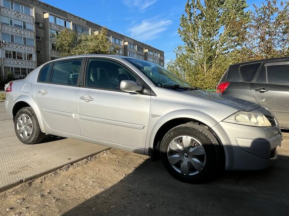 2008 Renault Megane II Рестайлинг, серебристый, 590000 рублей - вид 3