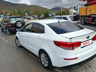 2015 Kia Rio III Рестайлинг, белый, 800000 рублей, вид 3