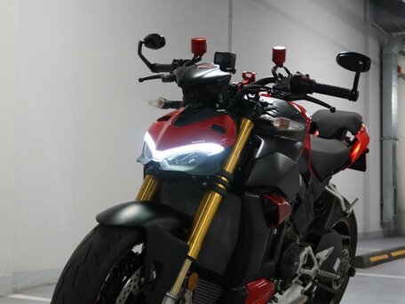 2022 Ducati Streetfighter V4, красный, 2222222 рублей, вид 5