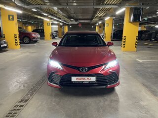 2021 Toyota Camry VIII (XV70) Рестайлинг, красный, 3480000 рублей, вид 1
