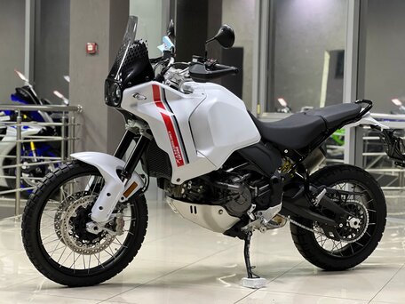 2023 Ducati DesertX, белый, 1399999 рублей, вид 4