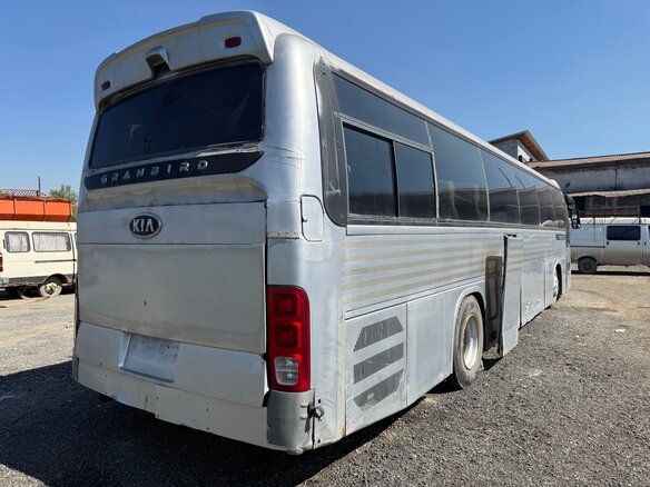 2011 Kia Granbird, серебристый, 550000 рублей - вид 6