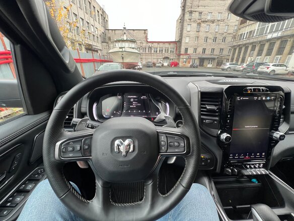 2023 Ram 1500 Quad Cab eTorque V, чёрный, 9150000 рублей - вид 12