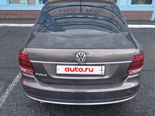 2016 Volkswagen Polo V Рестайлинг, коричневый, 1050000 рублей, вид 4