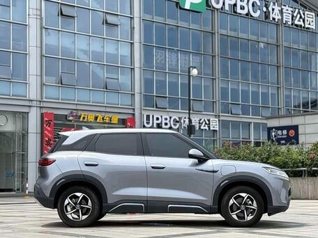 2025 BYD Yuan Up 45.12 kWh, серый, 1870000 рублей, вид 3