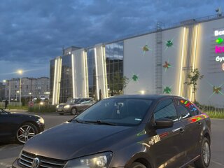 2017 Volkswagen Polo V Рестайлинг, коричневый, 680000 рублей, вид 1