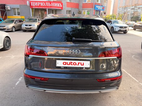 2020 Audi Q5 45 TFSI II (FY) Рестайлинг, серый, 3785500 рублей, вид 4