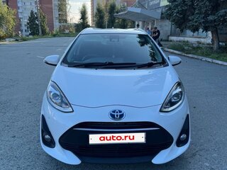 2017 Toyota Aqua I Рестайлинг 2, белый, 1000000 рублей, вид 3